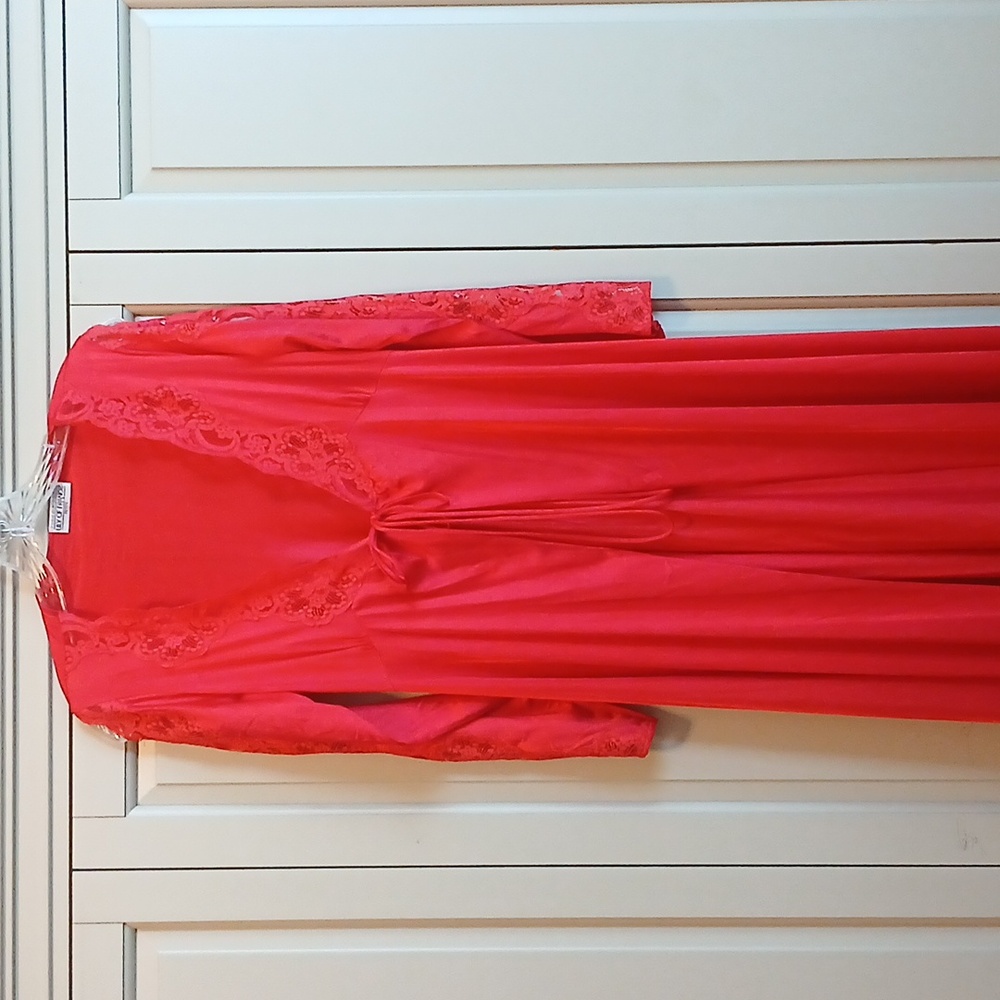 Vintage Lily of France petite red peignoir union made